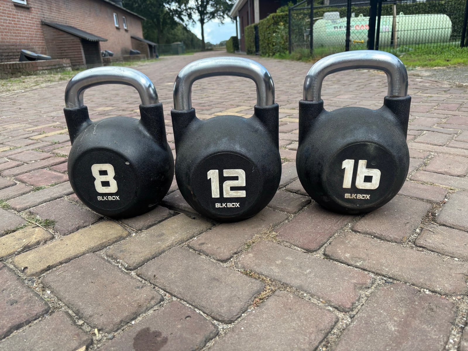 PU Kettlebellset 36 kg (8, 12, 16 kg) - BLK BOX