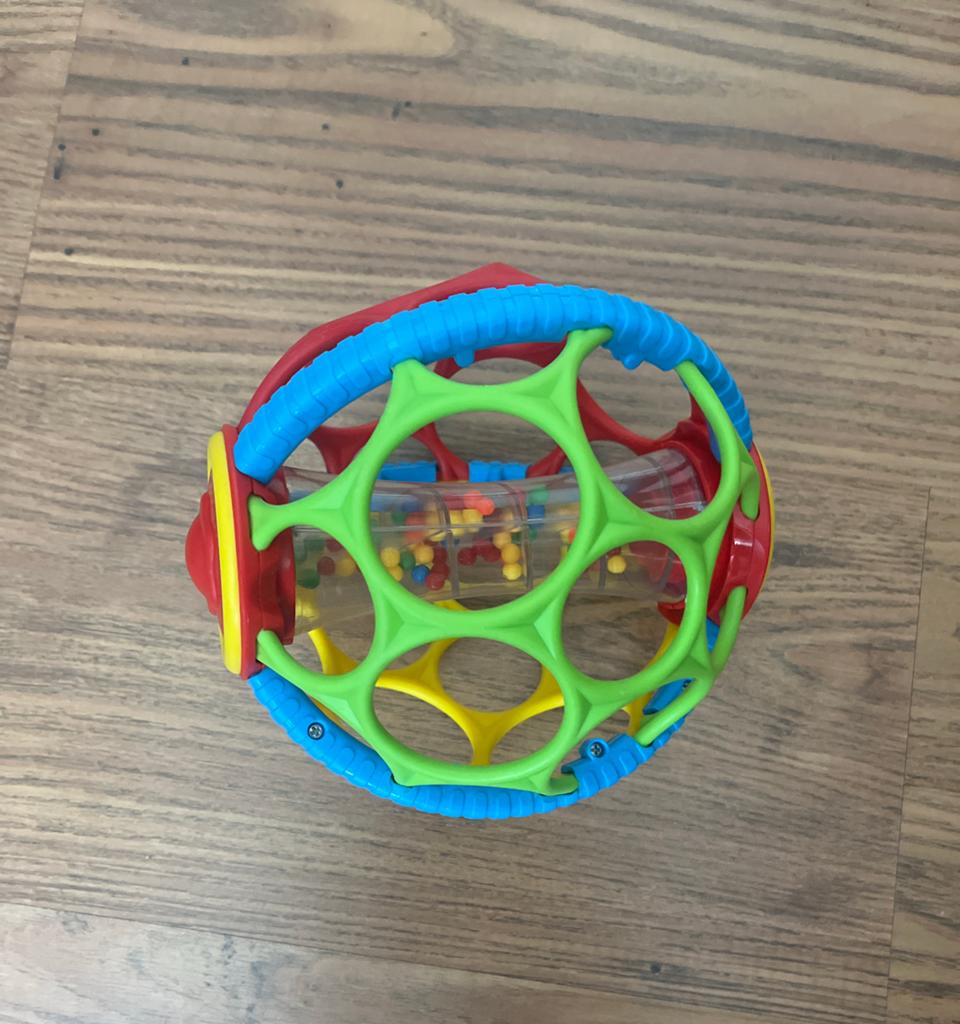 Kleurrijke Rammelaar Bal met Geluid voor Baby's, Ophalen, Zo goed als nieuw