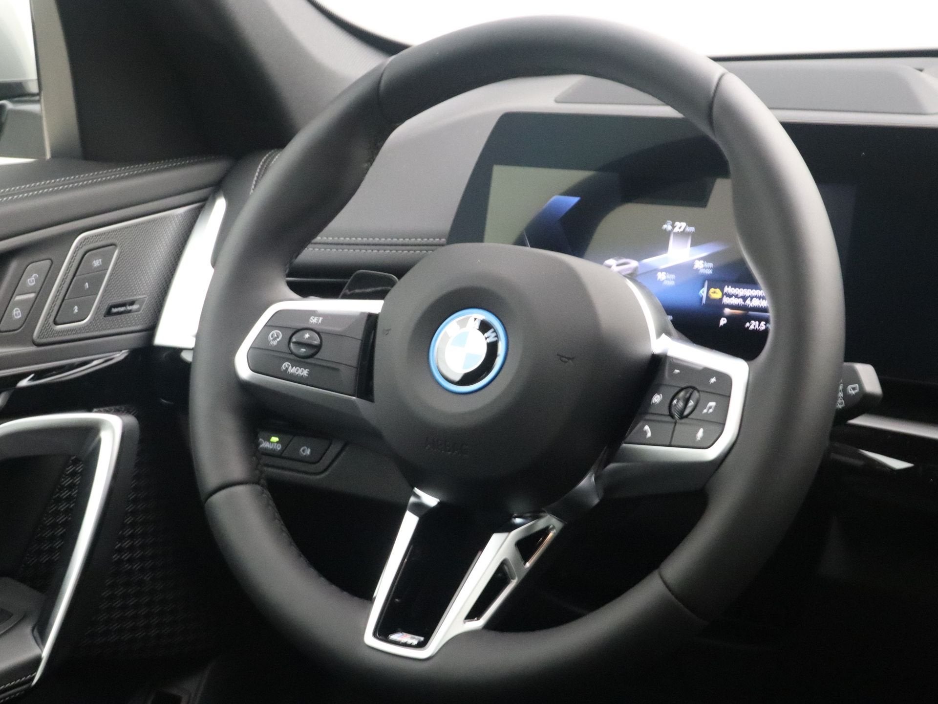 BMW iX1 eDrive20 67 kWh M Sport Edition (bj 2026, automaat), Auto's, Origineel Nederlands, 420 min, 204 pk, SUV of Terreinwagen
