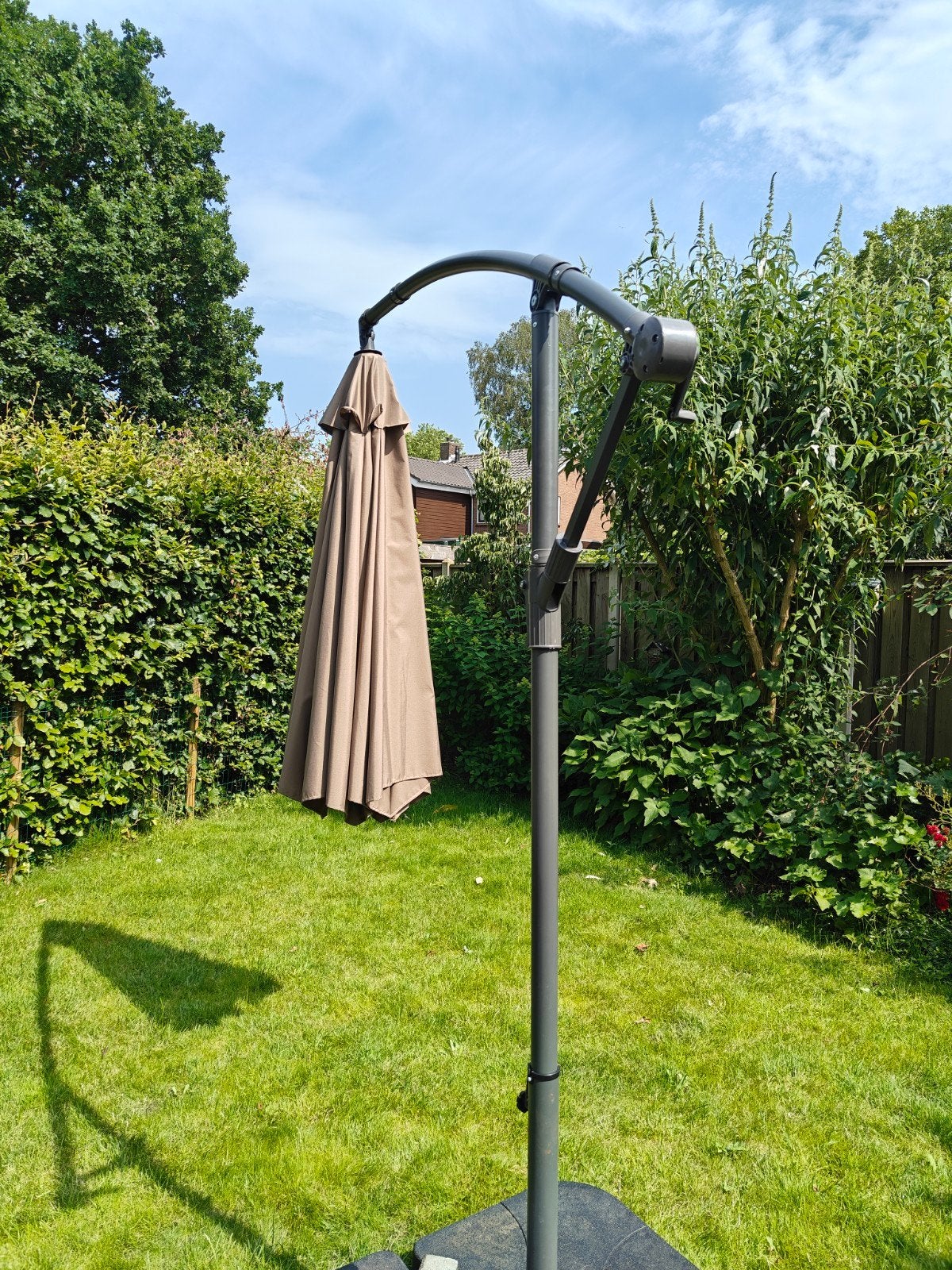 Central Park Zweefparasol D 290cm incl parasolvoet, Ophalen, Gebruikt, Kantelbaar, 2 tot 3 meter