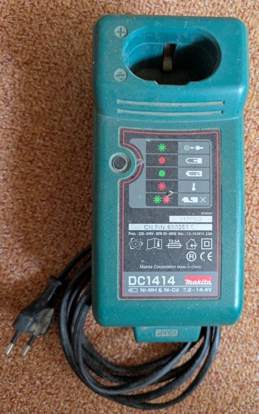 Makita DC1414 oplader, Ophalen of Verzenden, Gebruikt