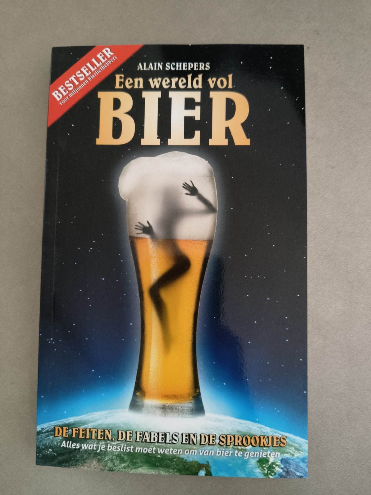 Een Wereld Vol Bier: Feiten, Fabels en Sprookjes, Ophalen of Verzenden, Zo goed als nieuw, Overige onderwerpen, Alain Schepers