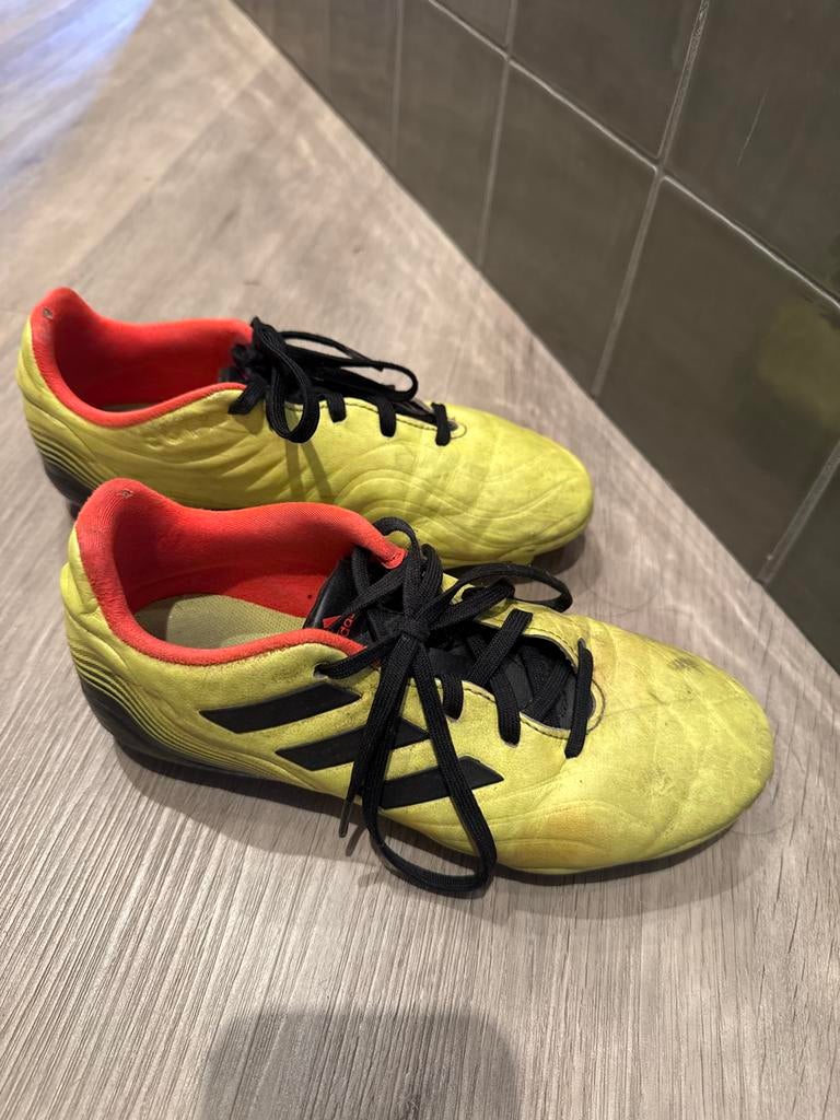 Voetbalschoenen maat 35 - Ideaal voor schoolvoetbal, Ophalen, Gebruikt, Schoenen