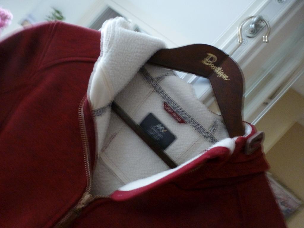 HUMAN NATURE burgundy lang softshell vest 42 -GRATIS zend, Verzenden, Nieuw, Maat 42/44 (L), Overige kleuren