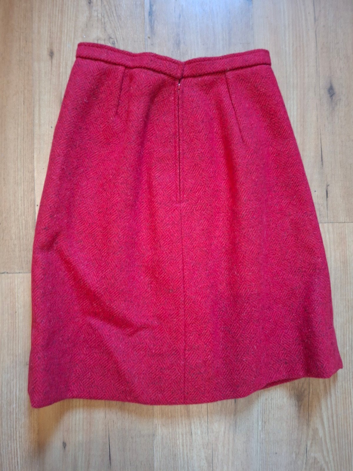Rode wollen rok 56x32cm, Kleding | Dames, Rokken, Maat 38/40 (M), Ophalen of Verzenden, Gedragen, Boven de knie