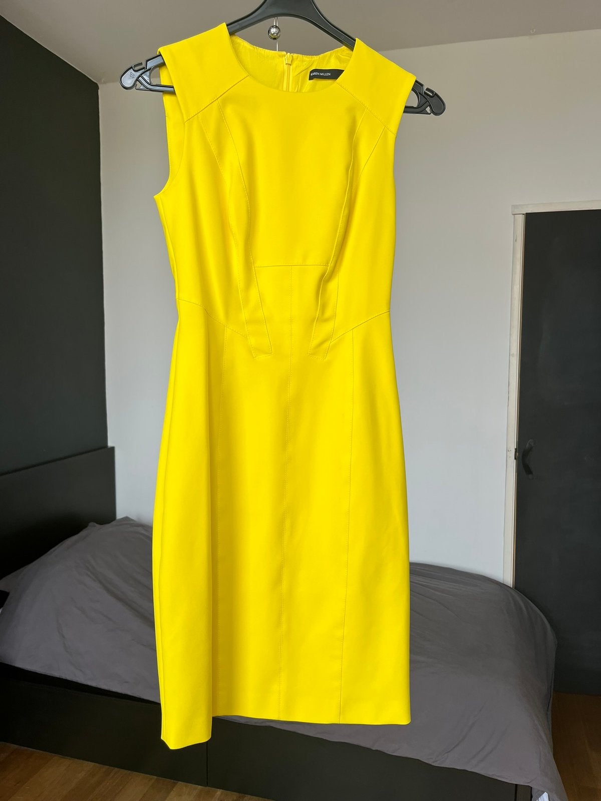 Karen Millen pencil dress, Geel, Ophalen of Verzenden, Zo goed als nieuw, Maat 36 (S)