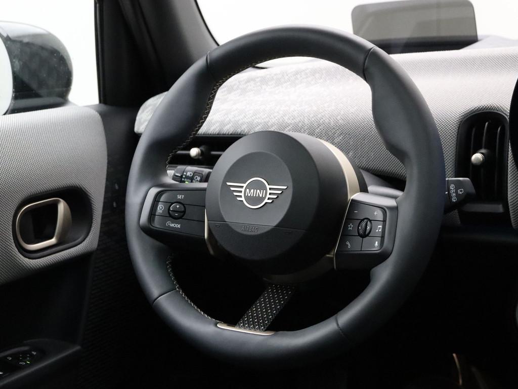 MINI 5-deurs Cooper S Favoured Pakket M (bj 2024, automaat), Auto's, Mini, Gebruikt, 4 cilinders, Met garantie (alle), Zwart