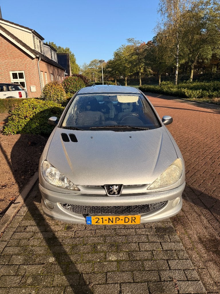 Peugeot 206 1.4 16V XS 3D 2004 Quicksilver, Voorwielaandrijving, 1360 cc, 4 cilinders, Origineel Nederlands