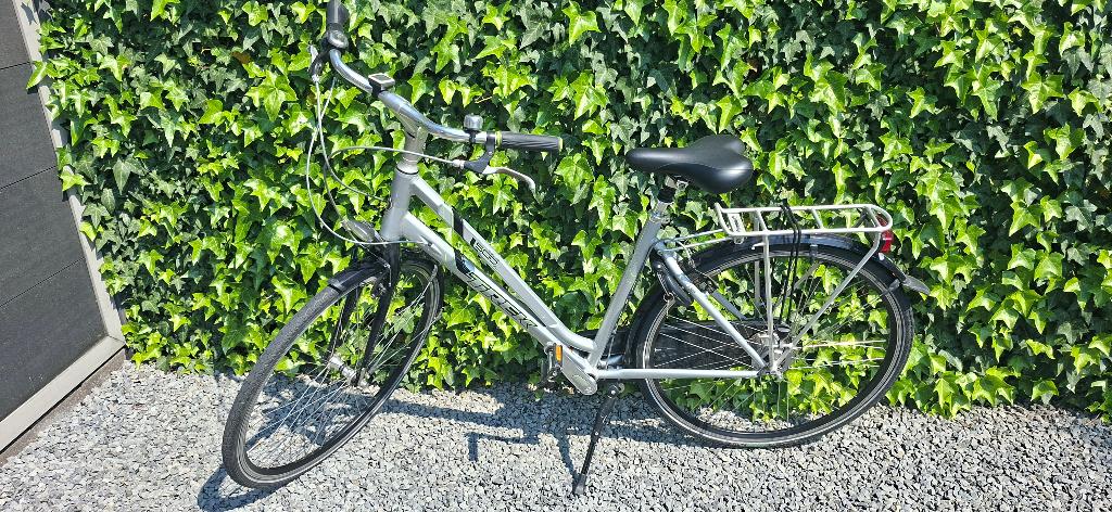 Damesfiets, merk Trek T500SL, izgst, framemaat 50, €250., Fietsen en Brommers, Fietsen | Dames | Damesfietsen, Gebruikt, Velgrem