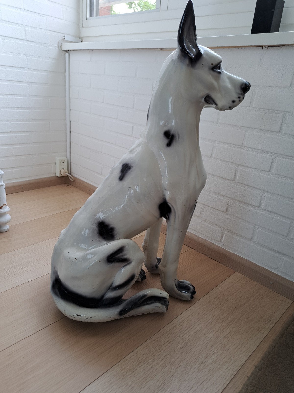 Grote Deense Dog Beeld - Wit met Zwarte Vlekken , hoogte 83, Antiek en Kunst, Geglazuurd, Zoogdier, Beeld, Europa