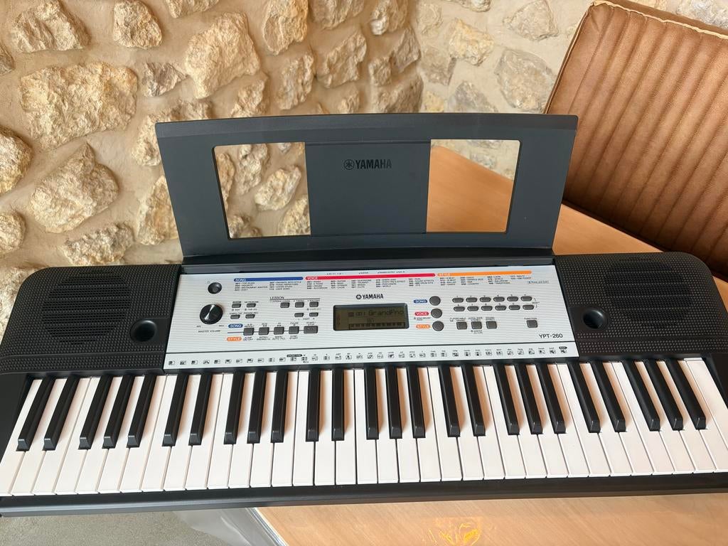 Yamaha YPT-260 Keyboard - Ideaal voor beginners!, Muziek en Instrumenten, Keyboards, Ophalen, 61 toetsen, Yamaha, Zo goed als nieuw