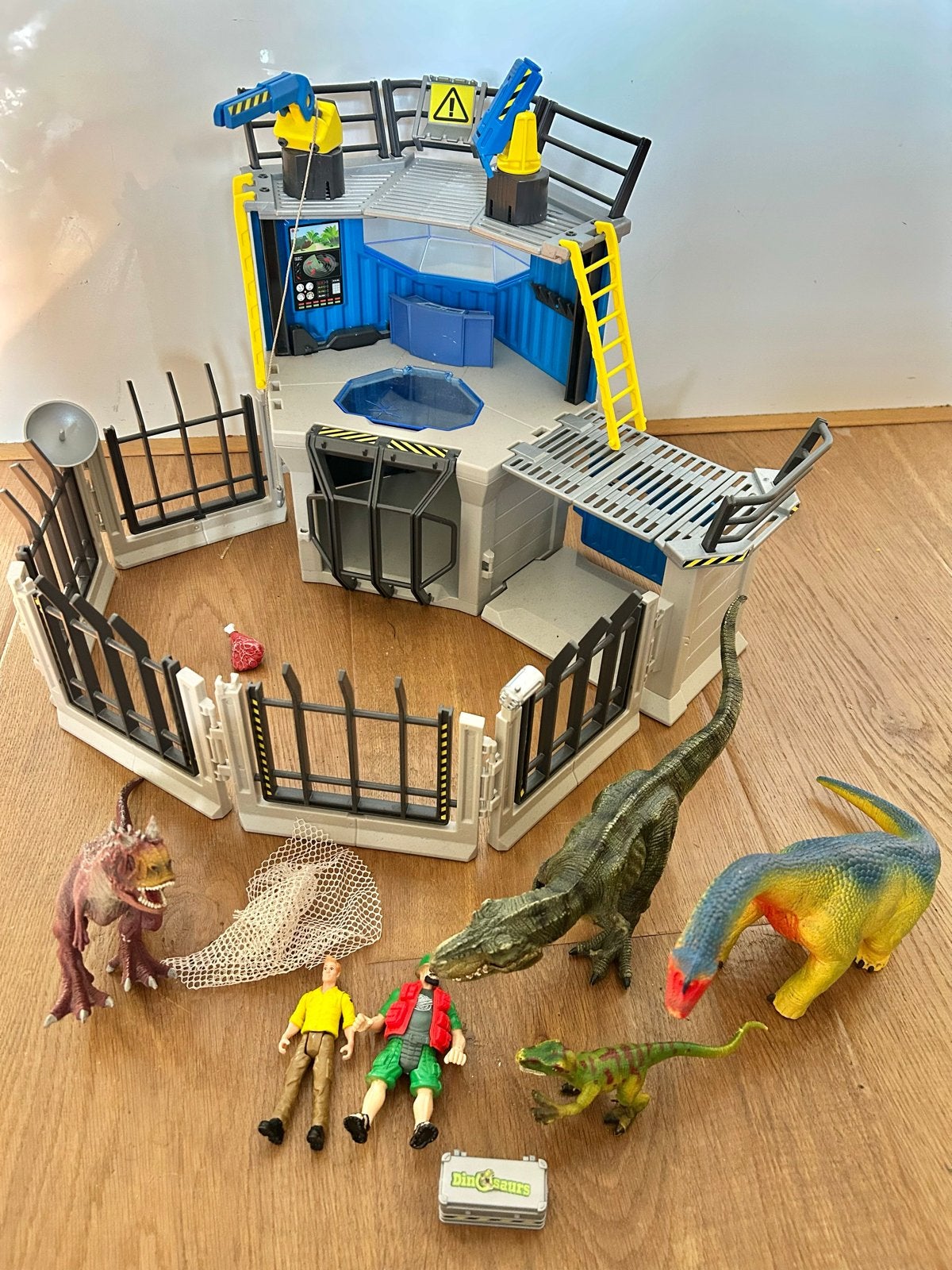 Schleich Dinosaurus Avontuur T rex en poppetjes, Ophalen of Verzenden, Gebruikt