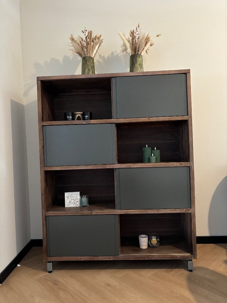 Mooie xooon service kast, Ophalen, Met plank(en), 100 tot 150 cm, Zo goed als nieuw