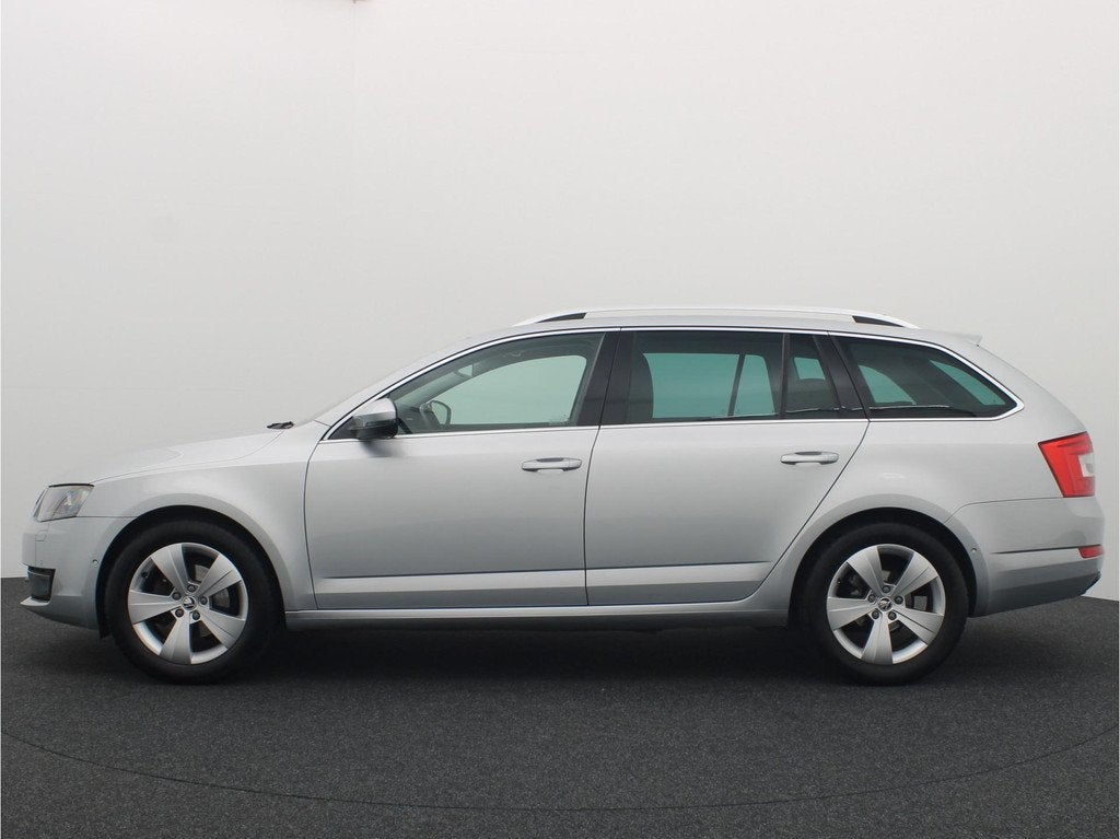 Skoda Octavia Combi Combi 1.2 TSI Greentech Elegance Busines, Auto's, Euro 5, Gebruikt, Zwart, 4 cilinders