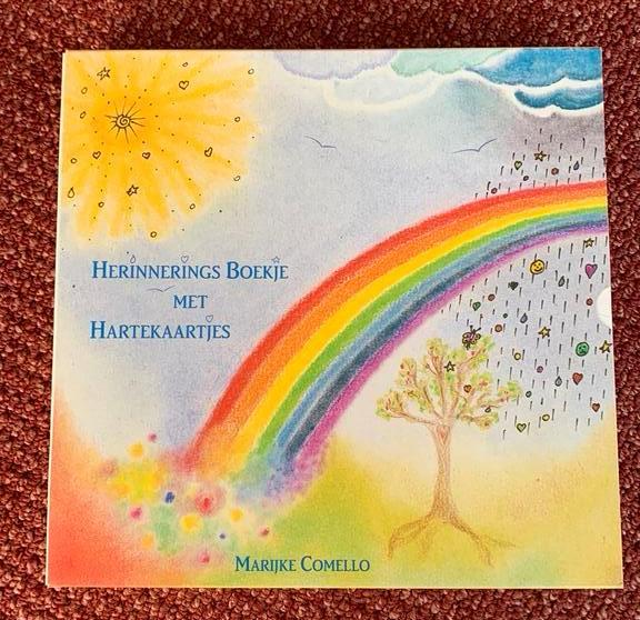 Marijke Comello herinnerings boek met hartekaartjes, Ophalen of Verzenden, Zo goed als nieuw
