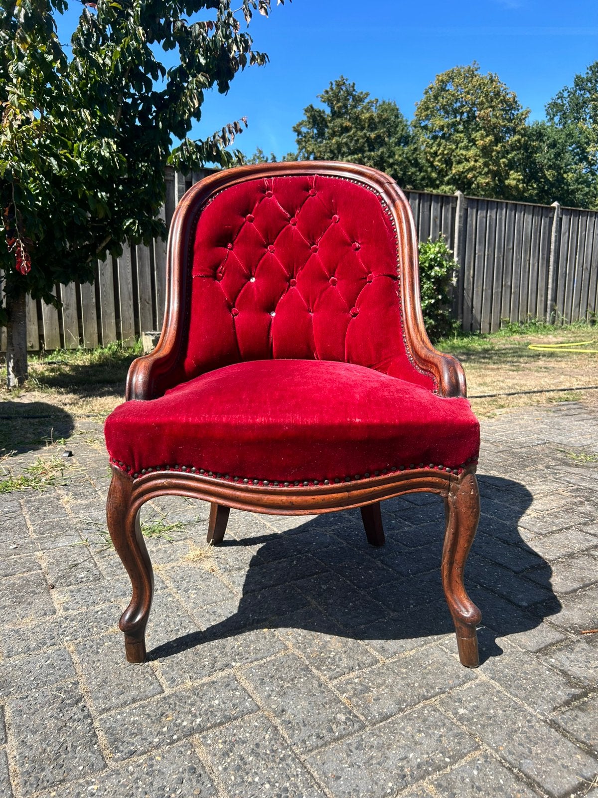 Antieke lepelrugstoel rood velours — 19e eeuw, lage dameszit, Antiek en Kunst, Ophalen