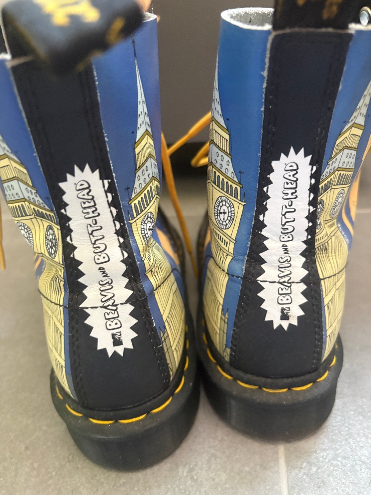 Dr. Martens x BeavisButt-Head limited edition maat 39 + doos, Verzenden, Zo goed als nieuw, Blauw, Lage of Enkellaarzen