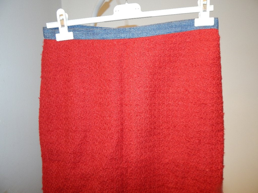 Dolce & Gabbana cerise rode rok deels wol jeans detail I44, Maat 38/40 (M), Dolce & Gabbana, Ophalen of Verzenden, Knielengte