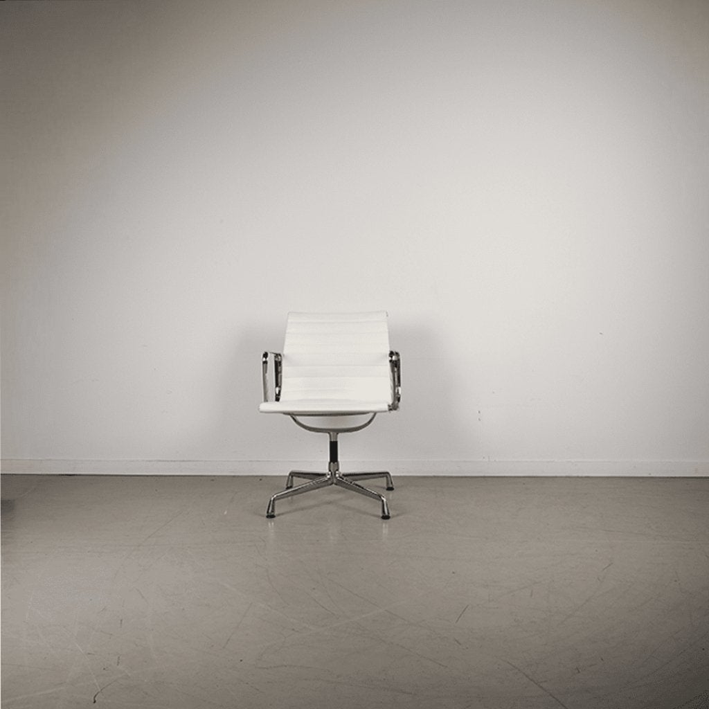 Vitra Eames EA 107 Stoel Wit Leer - Chroom, Niet ingevuld, Zo goed als nieuw, Niet ingevuld, Niet ingevuld