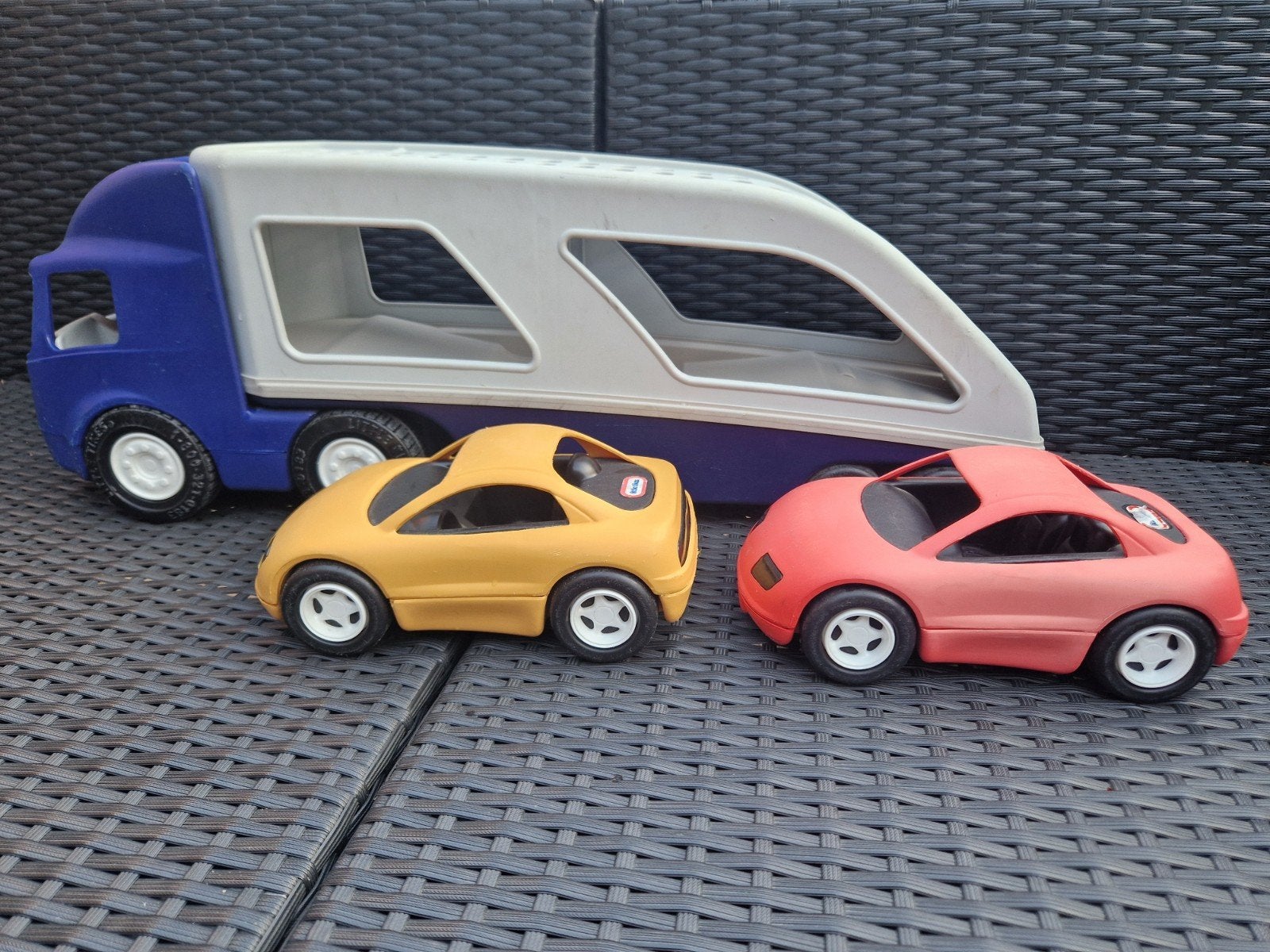 Little tikes grote auto transporter met 2 auto's, Ophalen, Gebruikt