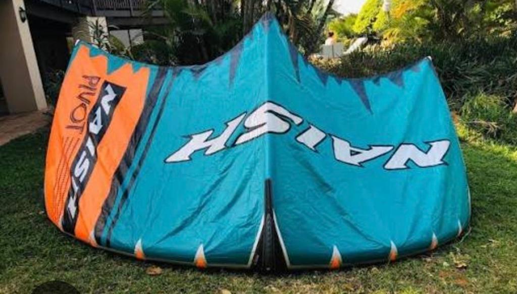 Naish pivot 9 meter compl. Naish Park 6 meter, Watersport en Boten, Kitesurfen, Ophalen of Verzenden