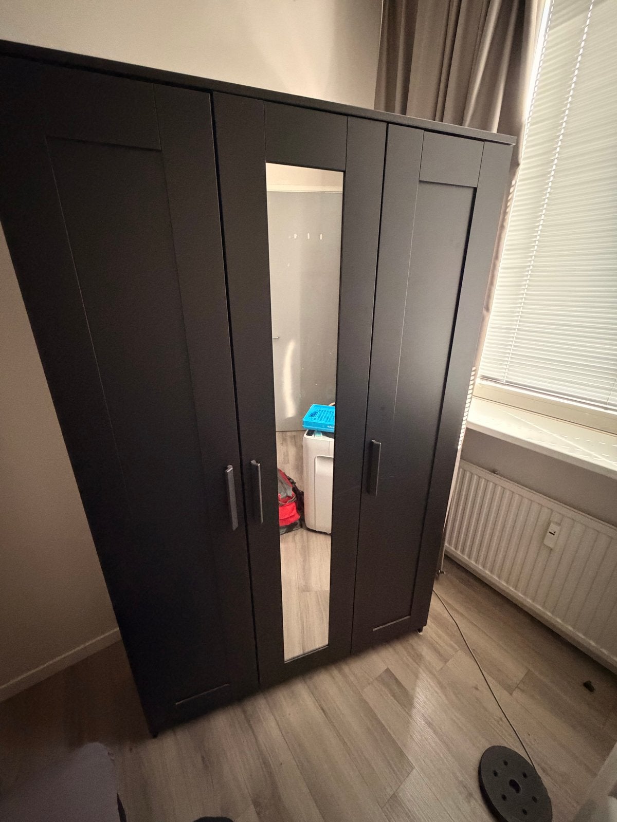 IKEA kledingkast met spiegel en lichte gebruikerssporen, Ophalen, Gebruikt, 100 tot 150 cm, 200 cm of meer