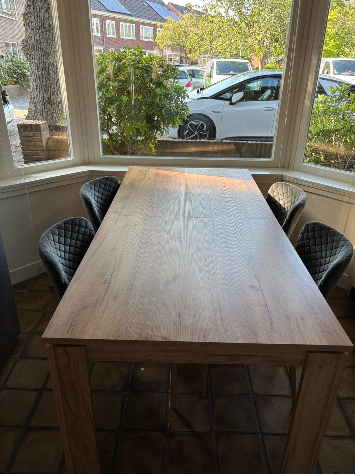 Eettafel met houtlook tafelblad en 4 luxe stoelen, Ophalen, Zo goed als nieuw, 4 tot 6 stoelen