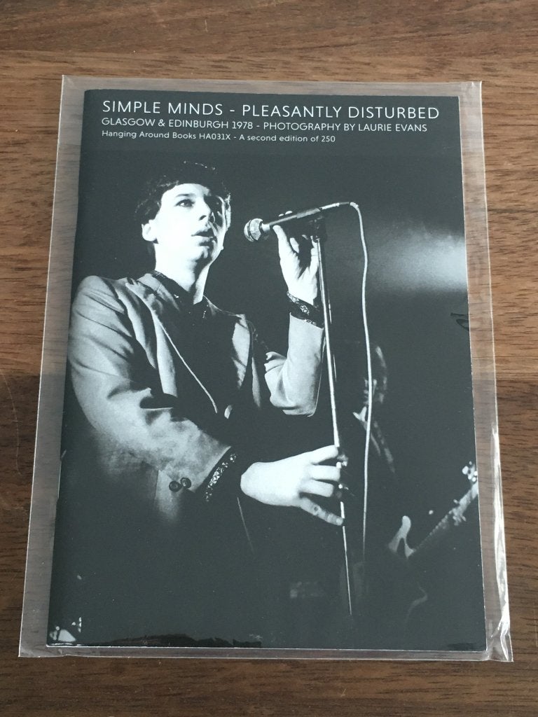 Fotoboekje Simple Minds Pleasantly Disturbed 1978 NIEUW, Boeken, Ophalen of Verzenden, Nieuw, Artiest