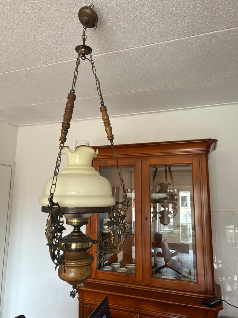 Antieke olielamp hanglamp met melkglas kap, Antiek en Kunst, Antiek | Lampen, Ophalen