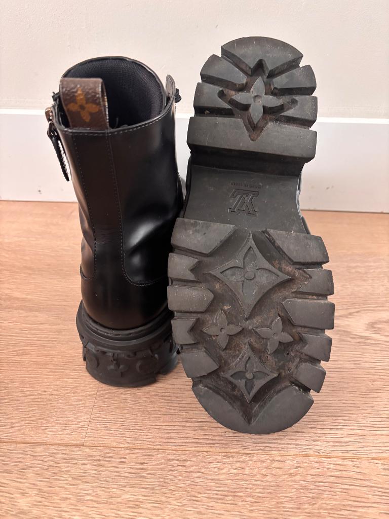 Louis Vuitton boots mt 39, Kleding | Dames, Schoenen, Zo goed als nieuw, Lage of Enkellaarzen, Zwart, Ophalen of Verzenden