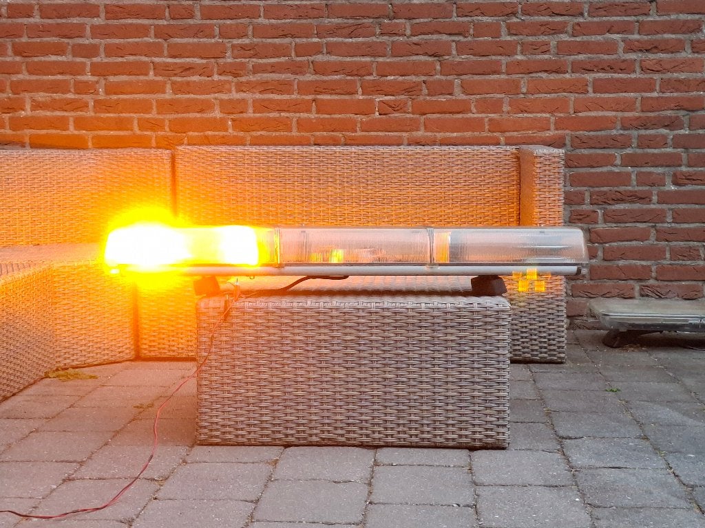 Oranje zwaailamp flitsbalk zwaailicht lichtbalk zwaaibalk, Ophalen