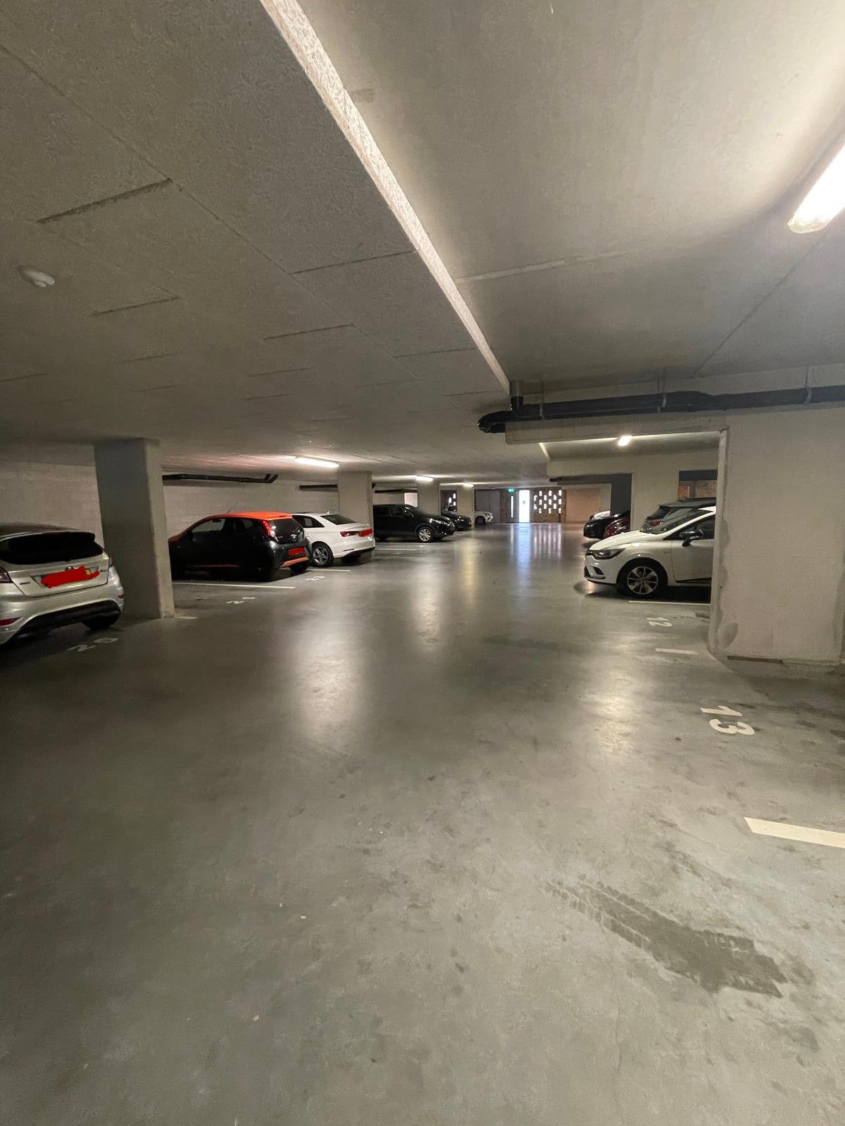Parkeerplek parkeerplaats Amsterdam West vlakbij A10, Ophalen of Verzenden