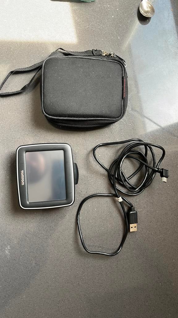 TomTom navigatiesysteem met hoesje en kabels, Ophalen, Gebruikt