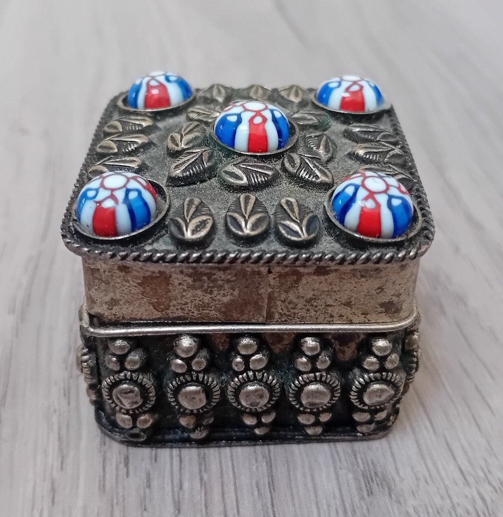 millefiori snuisterijendoosje, Verzenden