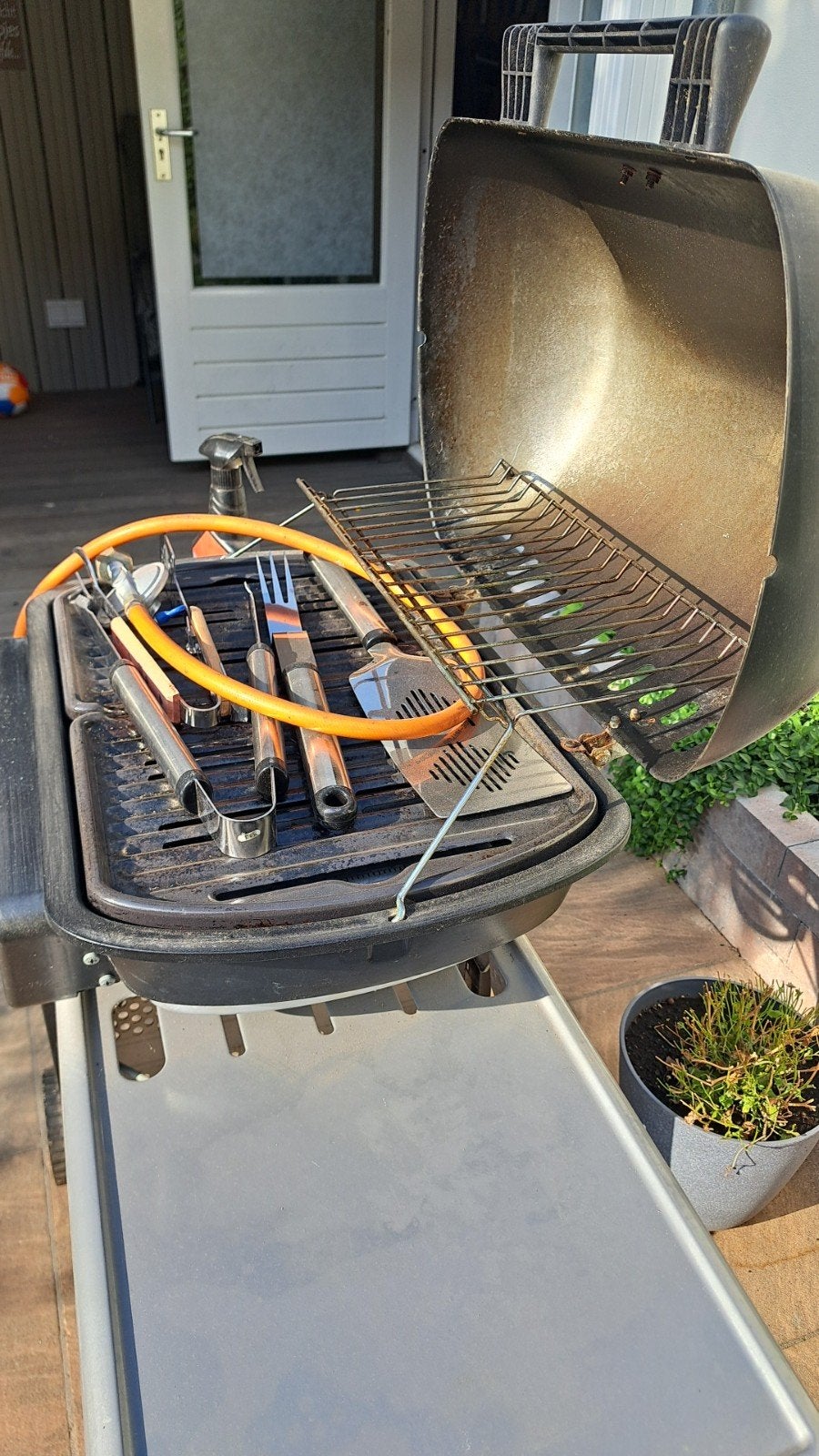 Gas bbq inclusief toebehoren., Ophalen