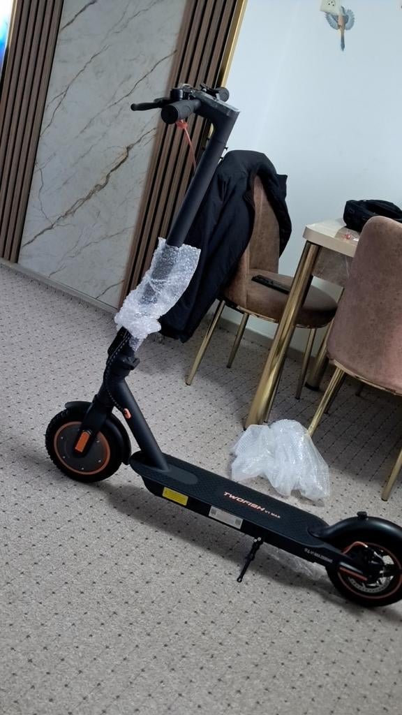 Dit is elektrische ik heb 3 of 2 gebuikt wie wil kopen, Ophalen, Gebruikt, Elektrische step (E-scooter), Twofich