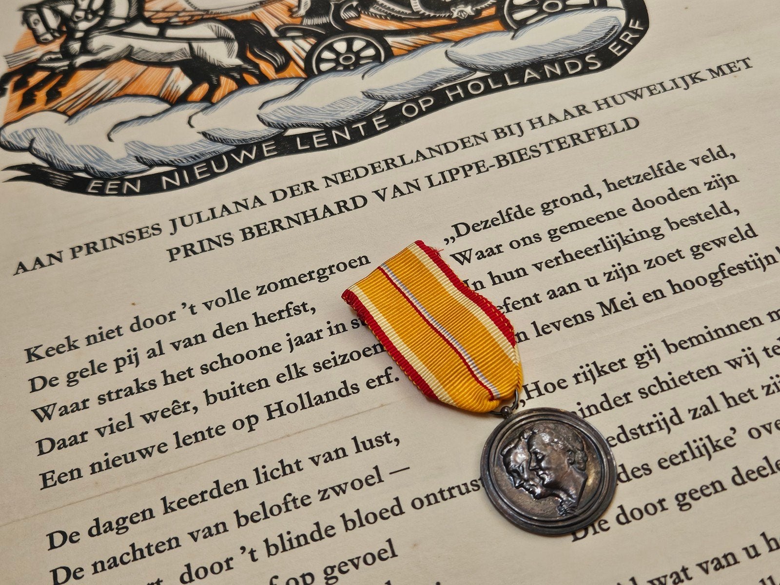 Huwelijksmedaille Juliana & Bernhard 1962 met gedicht uit 37, Ophalen of Verzenden, Nederland