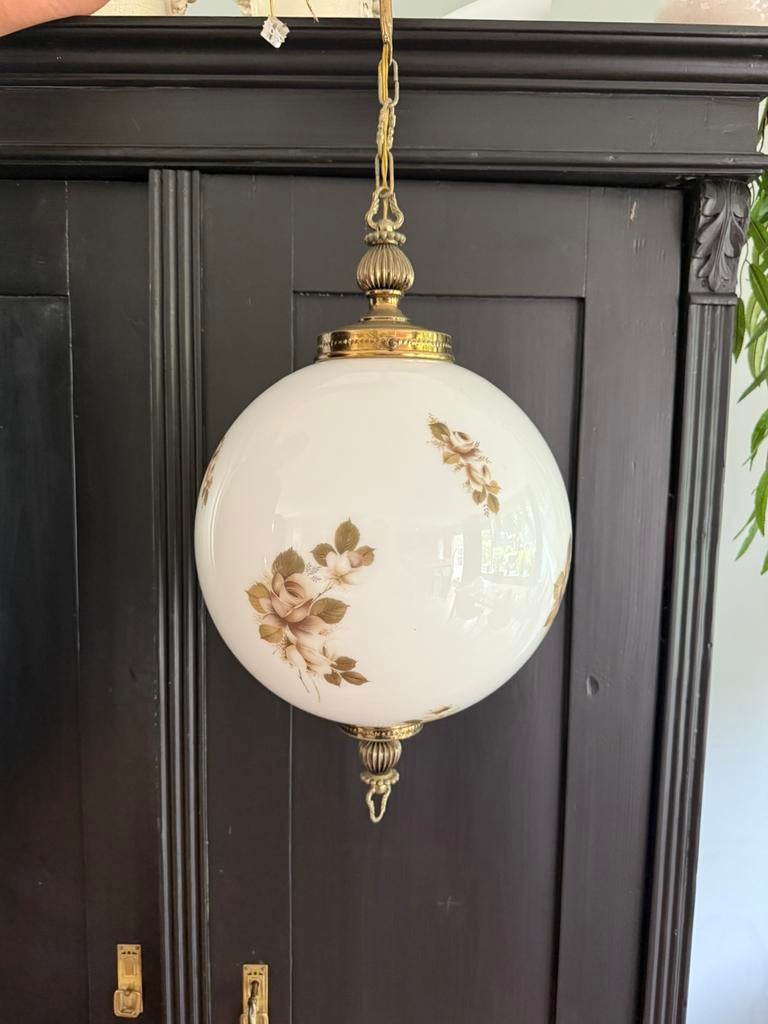 Antieke bollamp van melkglas met rozen, Ophalen of Verzenden