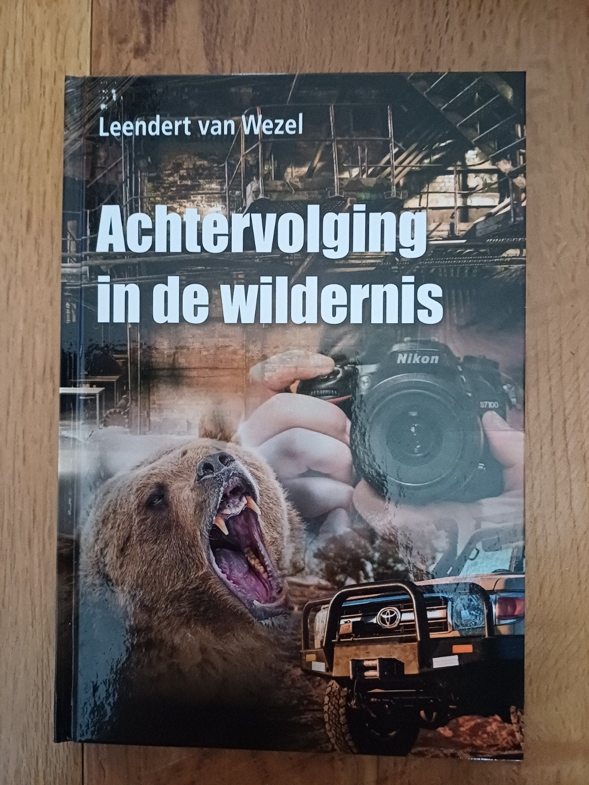 Leendert van Wezel - Achtervolging in de wildernis, Ophalen of Verzenden, Zo goed als nieuw, Leendert van Wezel