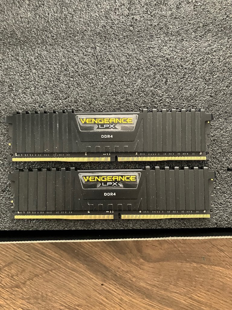 Corsair Vengeance DDR4 16GB (2x8GB) 2400MHz CL16 RAM, DDR4, Ophalen of Verzenden, Zo goed als nieuw, Desktop