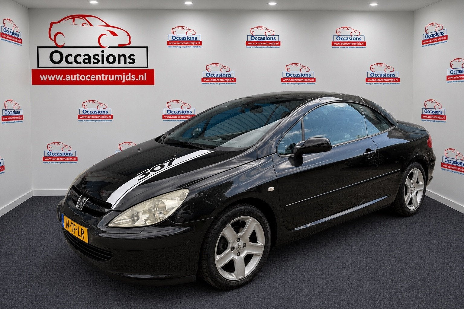 Peugeot 307 CC 2.0-16V. Airco ! Carplay ! Lederenbekleding !, Auto's, Voorwielaandrijving, Gebruikt, Zwart, 4 cilinders