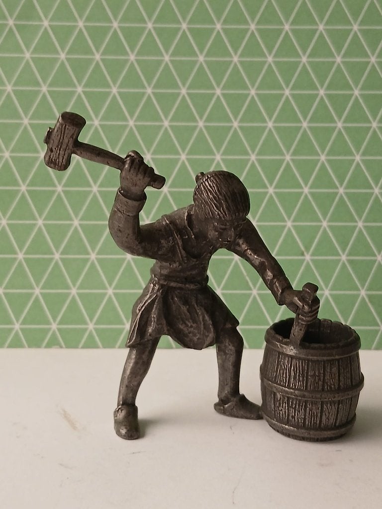 Vintage Tinnen Beeldje Kuiper/Vatenmaker  Daalderop, Verzamelen, Ophalen of Verzenden, Gebruikt, Mens