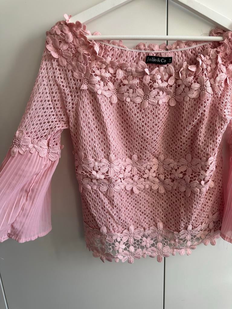 Roze off-shoulder top met bloemen van Jolio & Co, Kleding | Dames, Verzenden, Zo goed als nieuw, Korte mouw, Roze