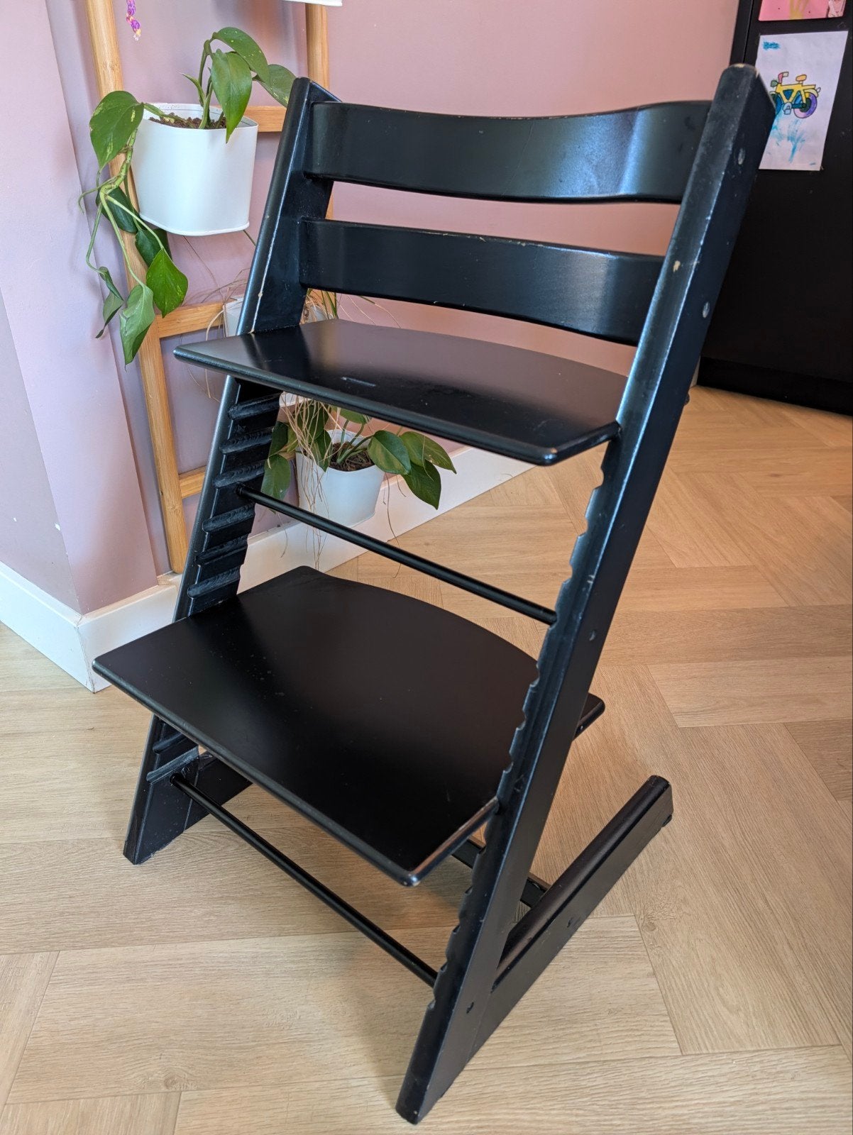 Zwarte Stokke Tripp Trapp kinderstoel - Verzendbaar, Ophalen of Verzenden, Gebruikt, Meegroeistoel