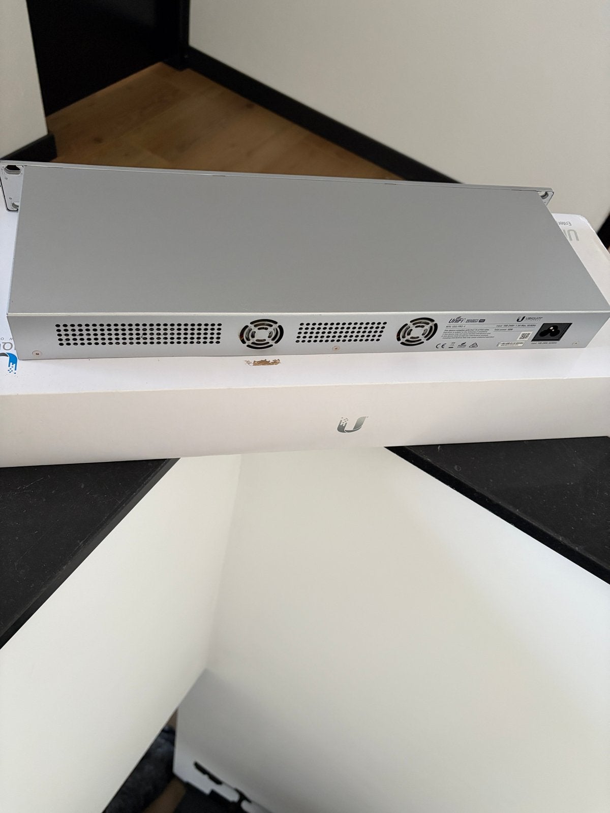 UniFi Security Gateway Pro (USG Pro 4) - Werkt perfect!, Computers en Software, Routers en Modems, Gebruikt, Router, Ophalen of Verzenden
