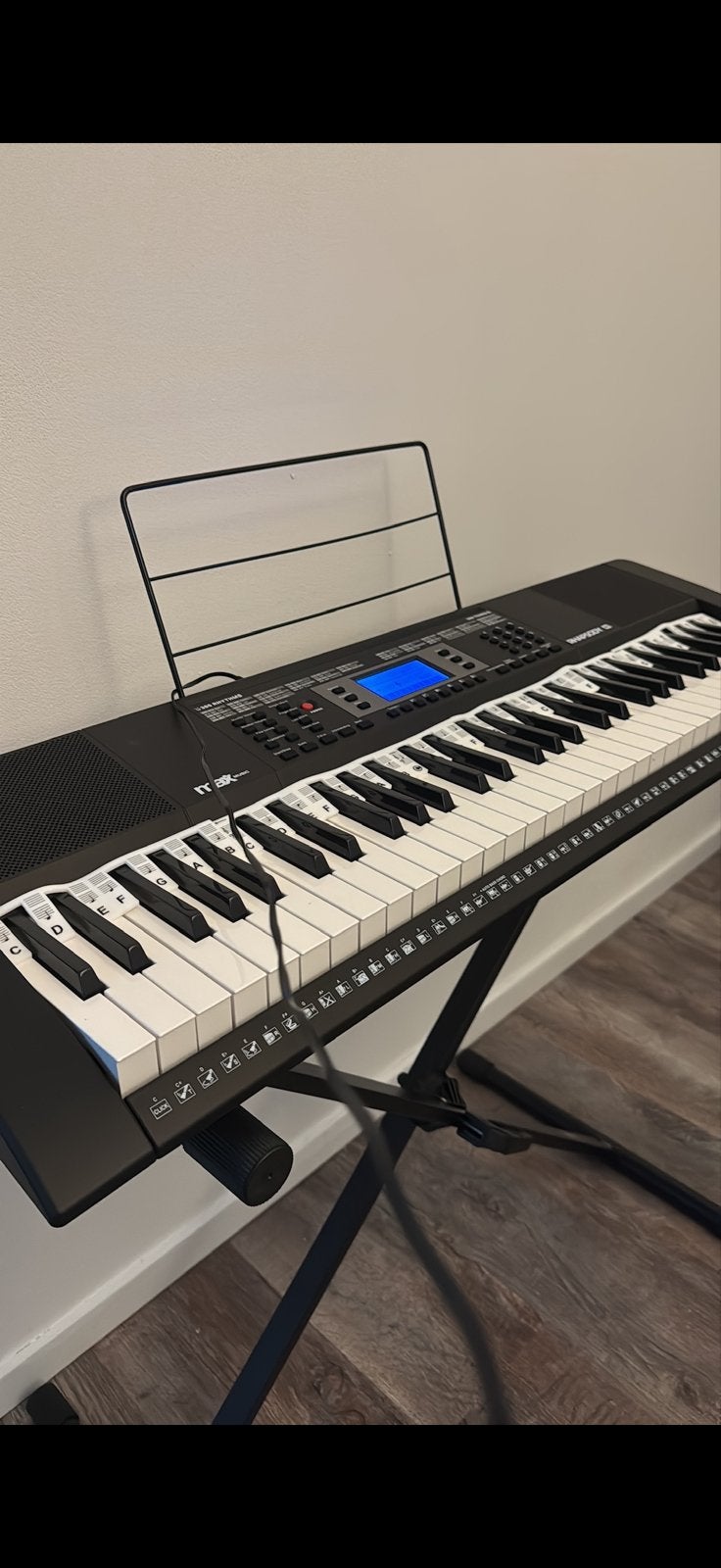 Max Keyboard 61 toetsen met standaard, 61 toetsen, Zo goed als nieuw, Aanslaggevoelig, Ophalen