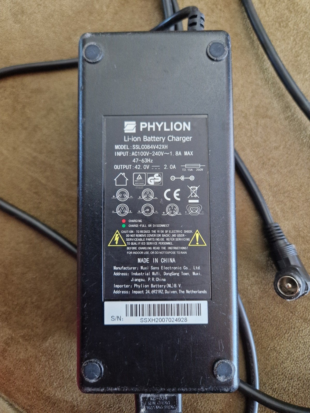 Phylion Li-ion acculader SSLC084V42XH, Universeel, Gebruikt, Adapter, Ophalen of Verzenden