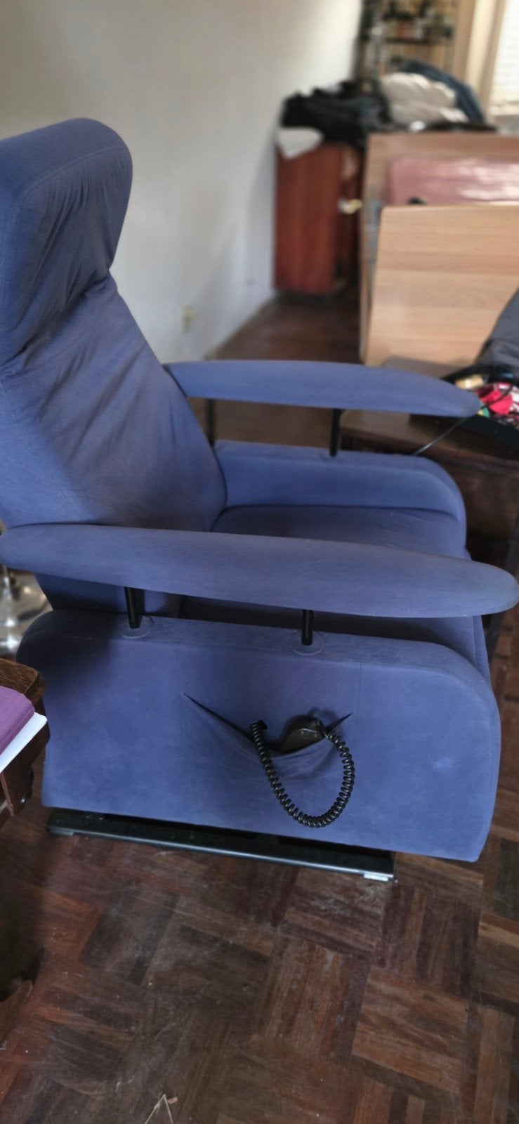 Comfortabele relaxfauteuil met verstelbare rugleuning, Ophalen, Gebruikt, 100 tot 125 cm, Modern comfort