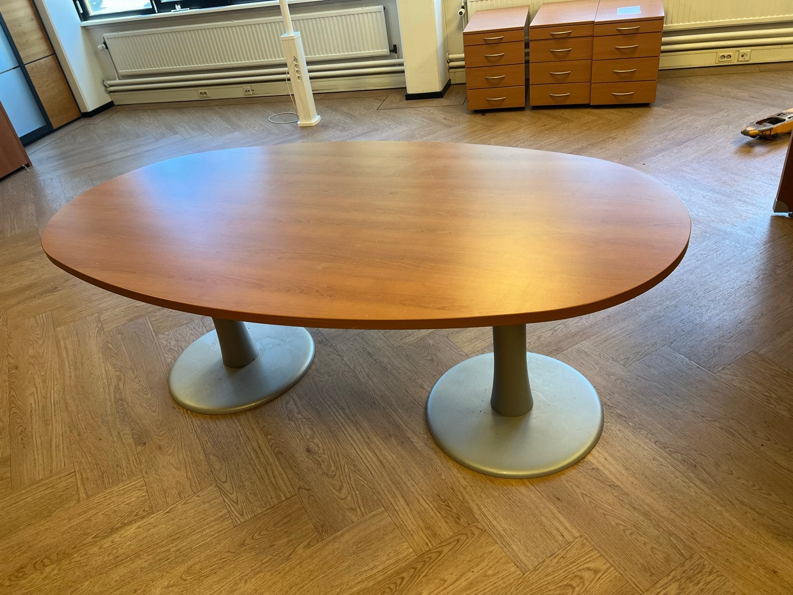 Mooie ovale tafel - 200x110 cm, Huis en Inrichting, Tafels | Eettafels, Ophalen, Gebruikt, 100 tot 150 cm, Vijf personen of meer