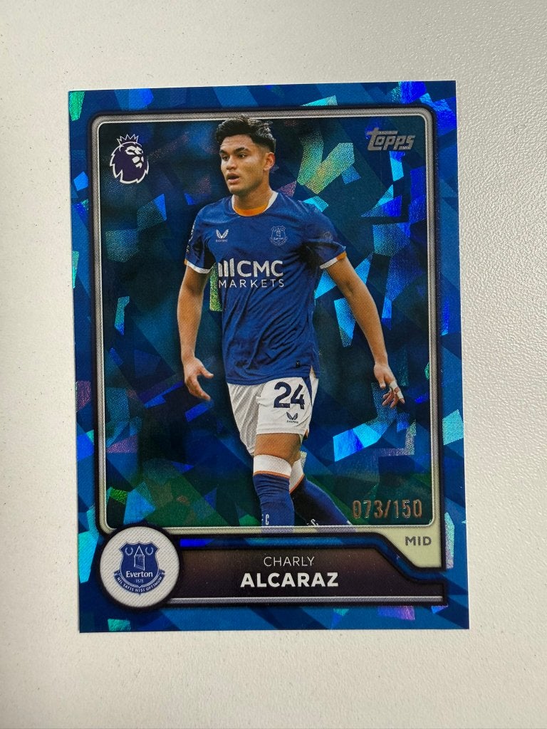 124 Charly Alcaraz /150 Blue Topps Premier League 2026-27, Ophalen of Verzenden, Nieuw, Buitenlandse clubs, Poster, Plaatje of Sticker